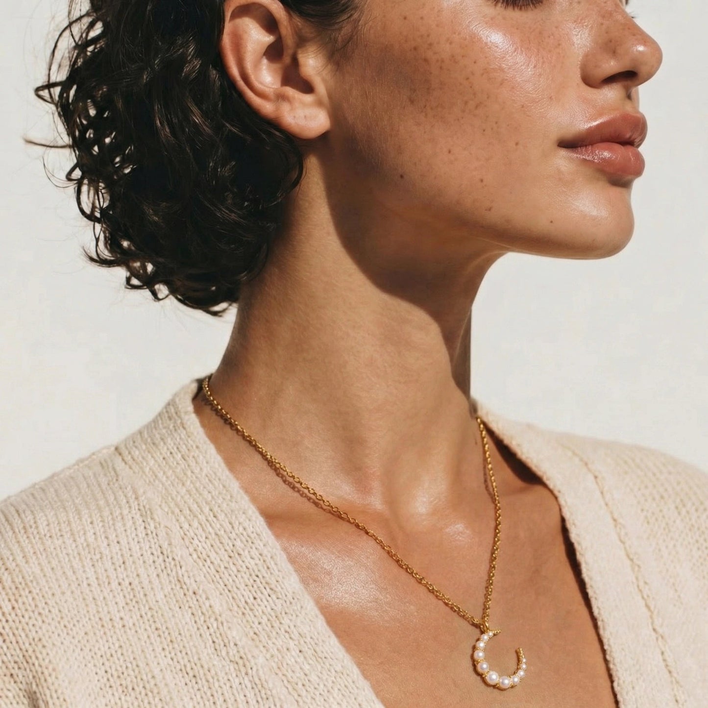 Luna Pearl Crescent Necklace Luxunae
