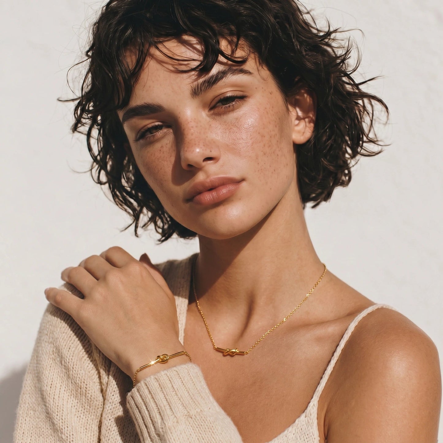 Twisted Knot Bar Bracelet Luxunae