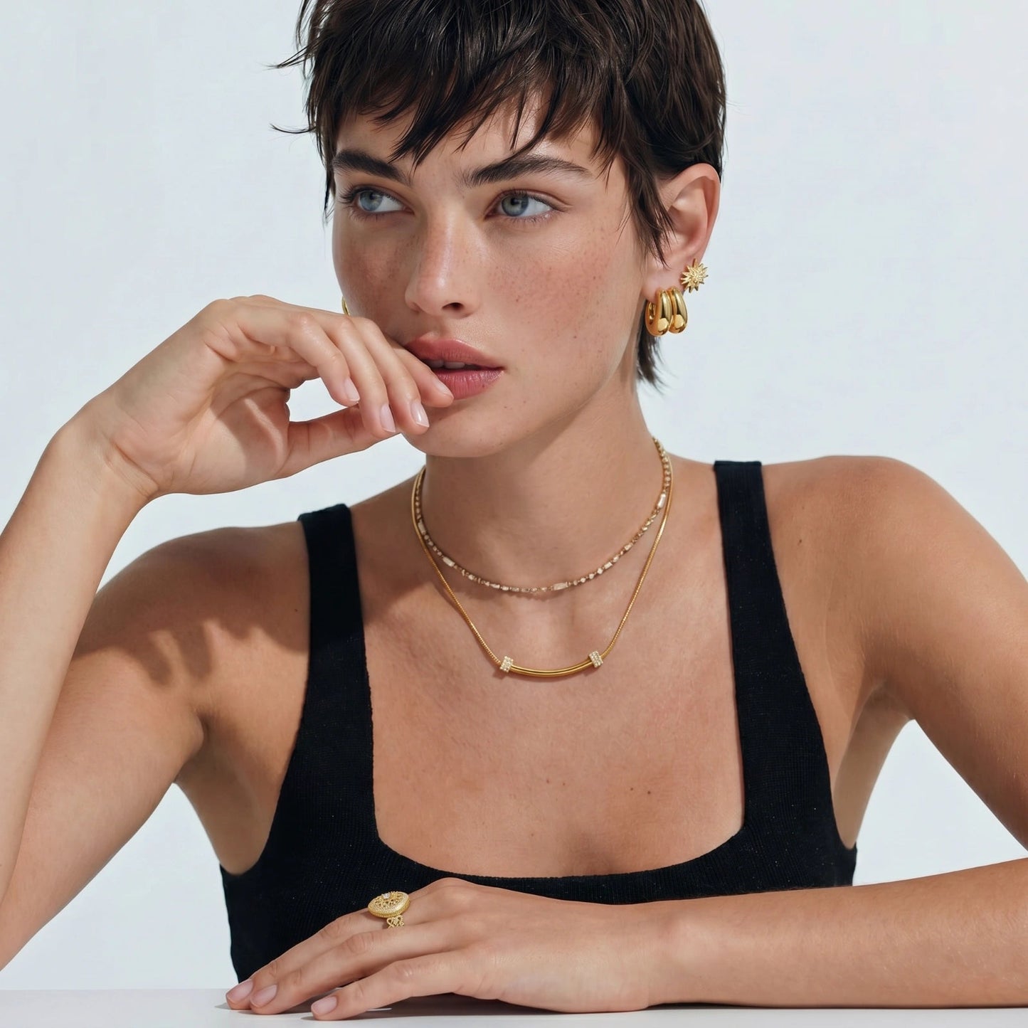 Curved Spark Bar Necklace Luxunae