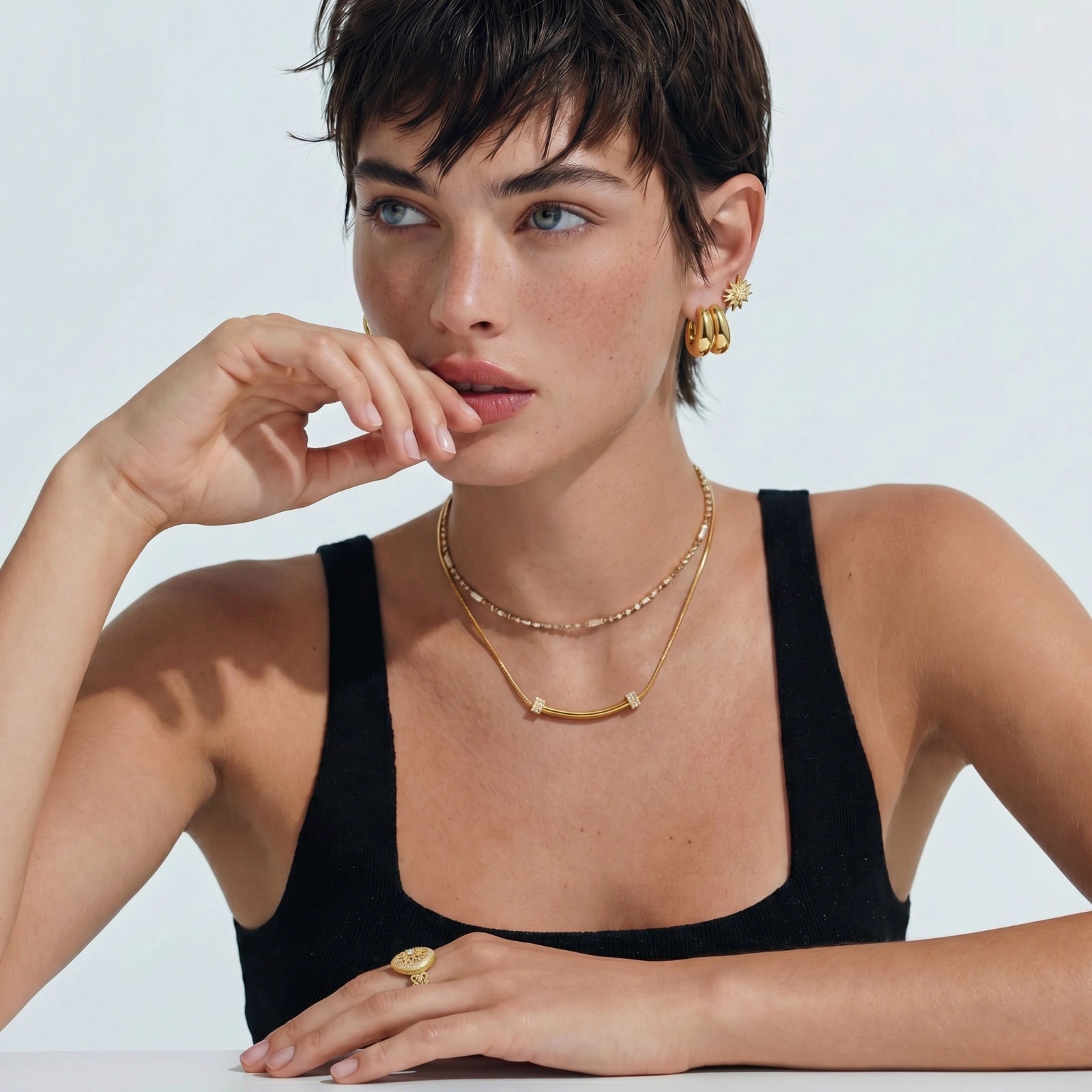 Curved Spark Bar Necklace Luxunae
