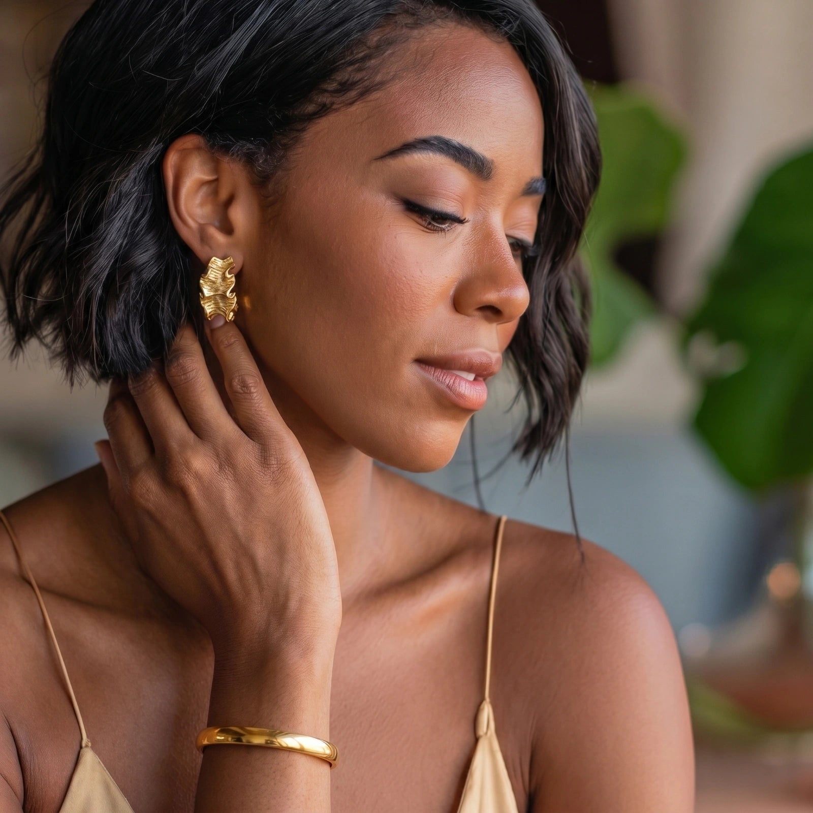 Bold Hinge Bangle Luxunae